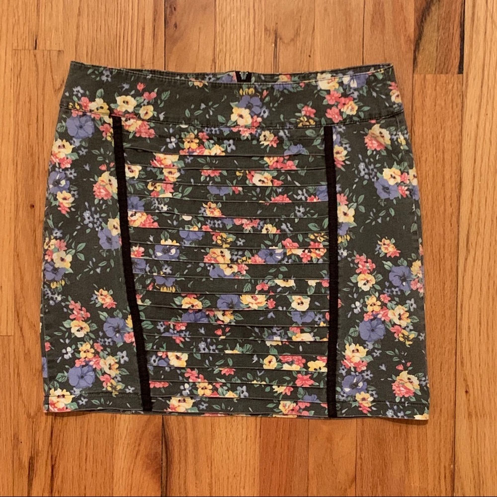 🌺 Zara Floral Print Mini Skirt 🌼